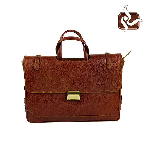کیف چرمی قهوه‌ای که از چرم طبیعی تولید شده است و امکان سفارش به صورت عمده و تک وجود دارد.